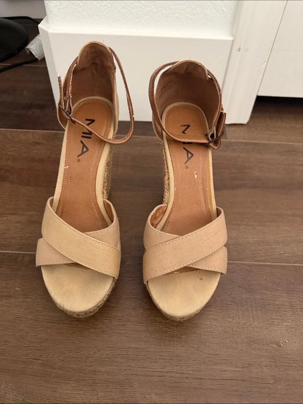 Used Mia Wedges